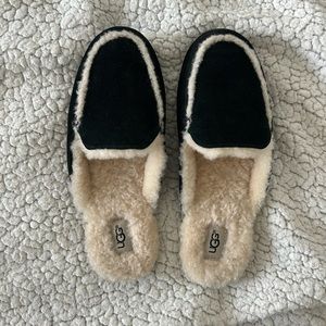 BNWOT - UGG slippers size 6